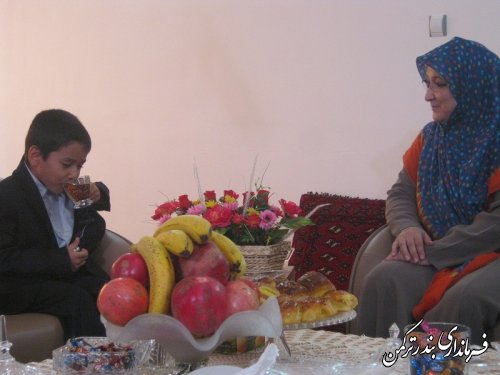 تصاویری از فرماندار شهرستان ترکمن در محل کار و کنار خانواده