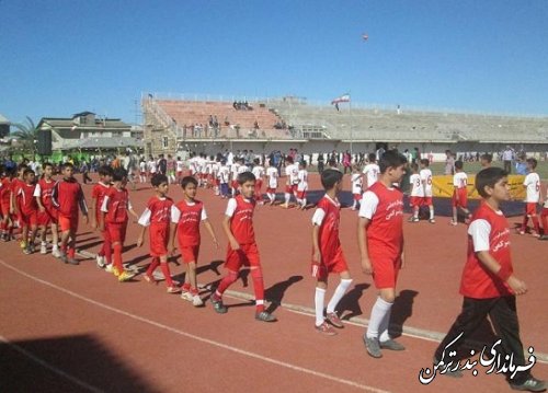 برگزاری جشنواره فرهنگی ورزشی در استادیوم قاندومی شهرستان ترکمن با حضور معاون فرماندار