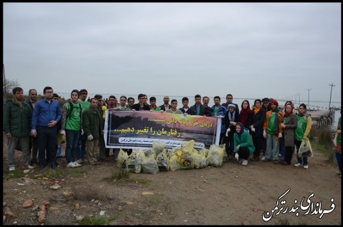 درآستانه روز طبیعت، جزیره آشوراده از زباله پاکسازی شد