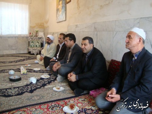 معاون فرماندار ترکمن با خانواده های شهدا دیدار و گفتگو کرد