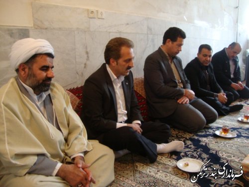 معاون فرماندار ترکمن با خانواده های شهدا دیدار و گفتگو کرد
