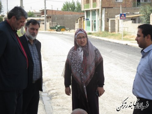 بازدید فرماندار شهرستان ترکمن از پروژه آسفالت روستایی
