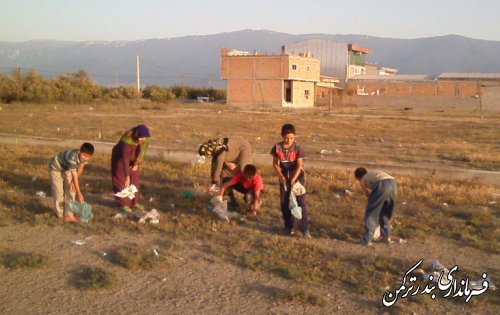 جمع آوری زباله روستای یموت توسط اهالی 