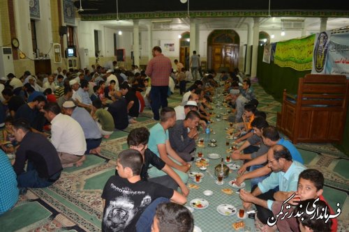 برپایی مراسم افطار و اطعام ایتام در مسجد جامع شهرستان ترکمن