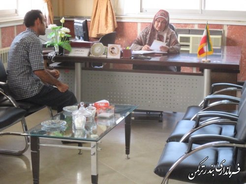 ملاقات عمومی فرماندار شهرستان ترکمن با مراجعه کنندگان در حال برگزاری می باشد