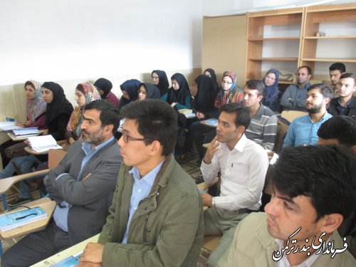 بازدید مدیرکل آمار و اطلاعات استانداری از کلاس آموزشی آمارگیران نفوس و مسکن شهرستان ترکمن
