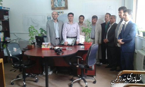 تجلیل رئیس اداره محیط زیست شهرستان ترکمن از دوتن از کارکنان فرمانداری