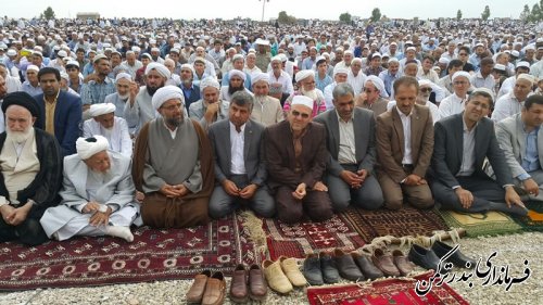 حضور فرماندار در نماز عید سعید فطر بندرترکمن
