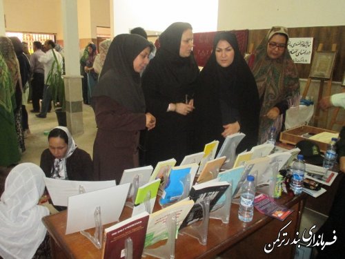 بازدید معاون فرماندار از نمایشگاه کتاب و عکس قرآن و عترت
