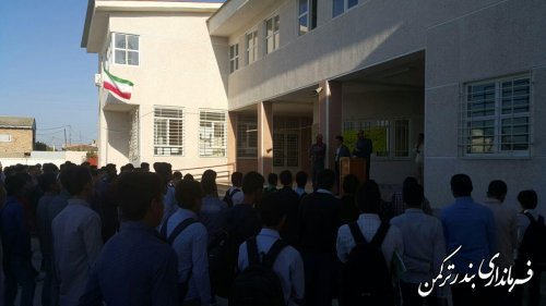 حضور فرماندار در دبیرستان پسرانه پساوند شهر بندر ترکمن