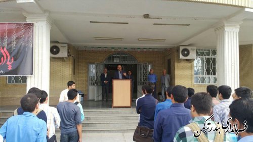 حضور فرماندار در دبیرستان شهید مختومقلی شهرستان ترکمن