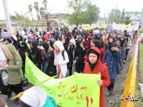 گزارش تصویری از راهپیمایی با شکوه 13 آبان در شهرستان ترکمن