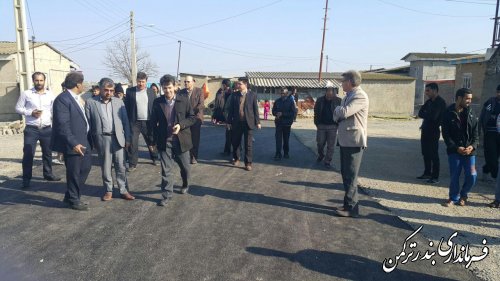 بازدید فرماندار از عملیات اجرایی آسفالت ریزی مسیر دسترسی روستای محمد آباد شمالی