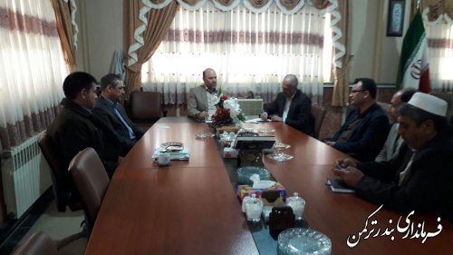 برگزاری نشست جمعی از نمایندگان کارخانجات شهرستان ترکمن با فرماندار