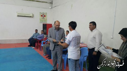 حضور فرماندار در مراسم تجلیل از قهرمانان مسابقات کشوری کاراته بانوان شهرستان ترکمن