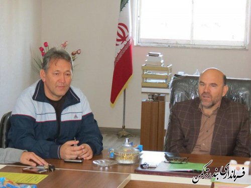 فرماندار با رئیس و کارکنان اداره ورزش و جوانان شهرستان ترکمن دیدار کرد
