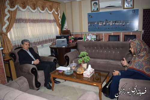 دیدار رئیس کتابخانه عمومی شهرستان ترکمن با سرپرست فرمانداری