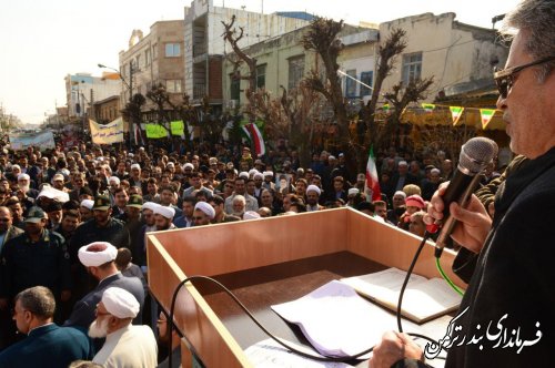 راهپیمایی باشکوه 22 بهمن در شهرستان ترکمن برگزار شد