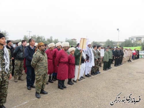  مراسم صبحگاه مشترک نیروهای مسلح در شهرستان ترکمن برگزار شد