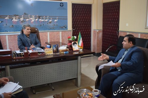 دیدار مدیر شبکه بهداشت و درمان شهرستان ترکمن با فرماندار