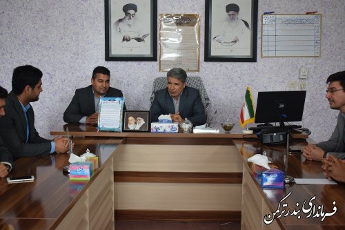 فرماندار با اعضای شورای اسلامی شهر بندرترکمن دیدار کرد