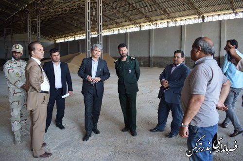 بازدید فرماندار و اعضای شورای تامین شهرستان ترکمن از مراکز خرید محصولات کشاورزی شهرستان