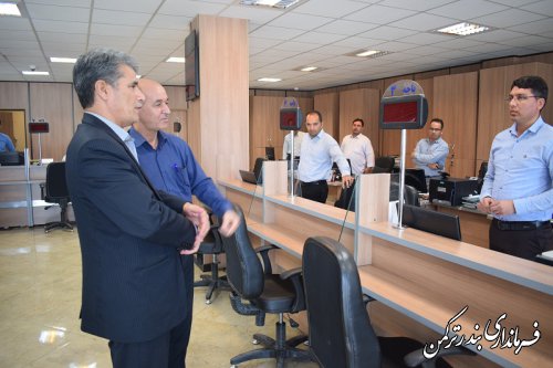 بازدید سرزده فرماندار از اداره امور مالیاتی شهرستان ترکمن