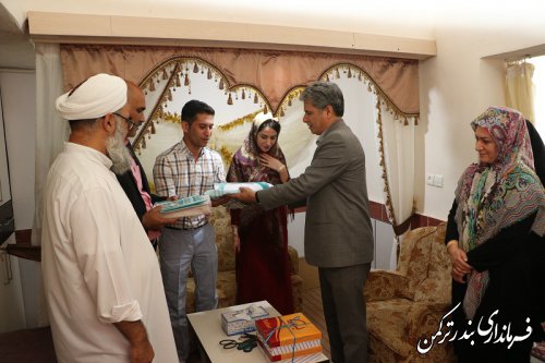 حضور فرماندار در مراسم ازدواج دو زوج جوان در شهرستان ترکمن