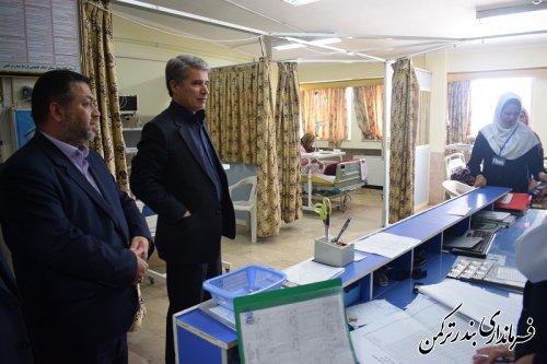 بازدید فرماندار از بیمارستان امام خمینی (ره) بندرترکمن و عیادت از بیماران