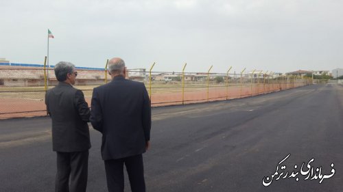 بازدید فرماندار از پروژه جاده سلامت در استادیوم شهید قاندومی