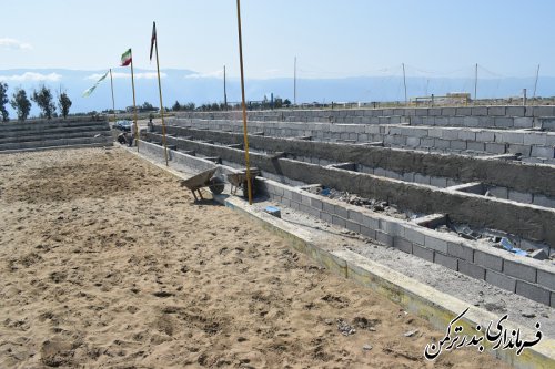 بازدید فرماندار از روند آماده سازی زمین والیبال ساحلی شهرستان ترکمن