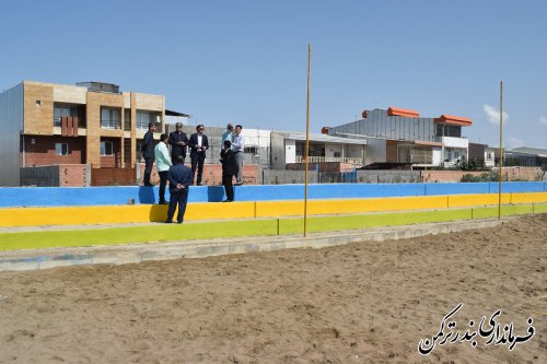 بازدید فرماندار از روند آماده سازی زمین والیبال ساحلی شهرستان ترکمن