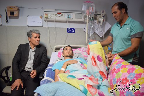 ملاقات فرماندار ترکمن با "یاشار کمی" والیبالیست سابق تیم نوجوانان استان گلستان