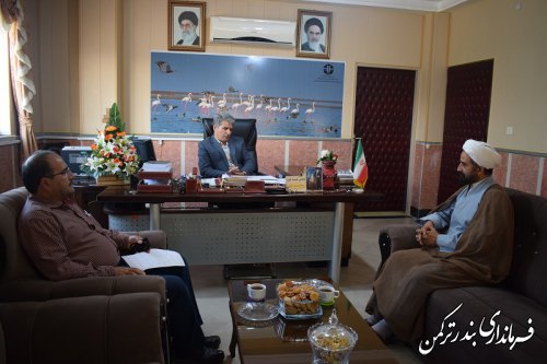 دیدار رئیس اداره تبلیغات و فرهنگ اسلامی شهرستان ترکمن با فرماندار