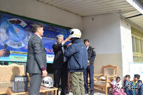 گردهمایی ارتقاء فرهنگ ایمنی تردد موتورسواران و عابرین پیاده در شهرستان ترکمن برگزار شد