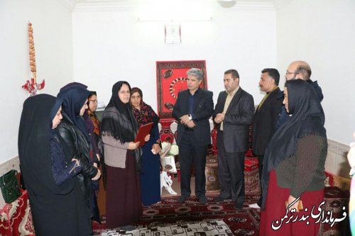 بازدید فرماندار ترکمن از کارگاه های تولید صنایع دستی