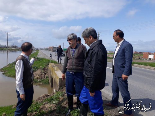 بازدید فرماندار و اعضای ستاد مدیریت بحران شهرستان ترکمن از مناطق و اراضی سیل زده