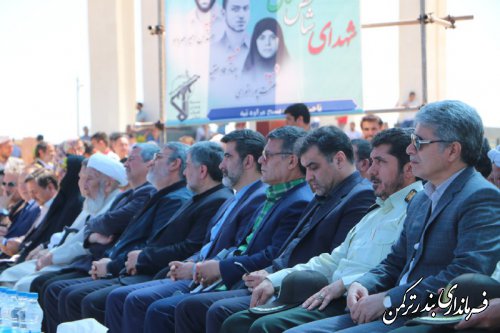 حضور فرماندار ترکمن در مراسم نکوداشت شاعر و عارف بزرگ ترکمن " مختومقلی فراغی"