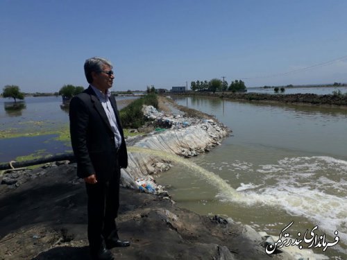 بررسی وضعیت سیلاب سه راهی قره تپه توسط فرماندار ترکمن