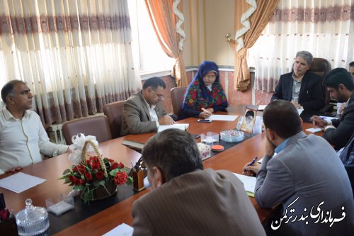 جلسه بررسی مشکلات اجرای قانون واگذاری انشعاب موقت به ساختمان های فاقد پروانه در شهرستان ترکمن برگزار شد 