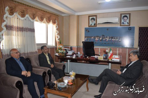 دیدار مدیرکل پست استان با فرماندار ترکمن