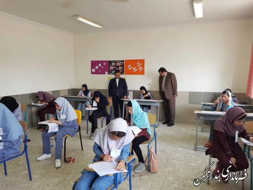 بازدید معاون سیاسی، امنیتی و اجتماعی فرماندار ترکمن از روند برگزاری آزمون ورودی مدارس استعدادهای درخشان شهرستان