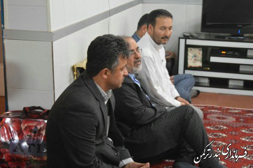 دیدار معاون سیاسی، امنیتی و اجتماعی فرماندار ترکمن با خانواده شهید محمدامین اونق