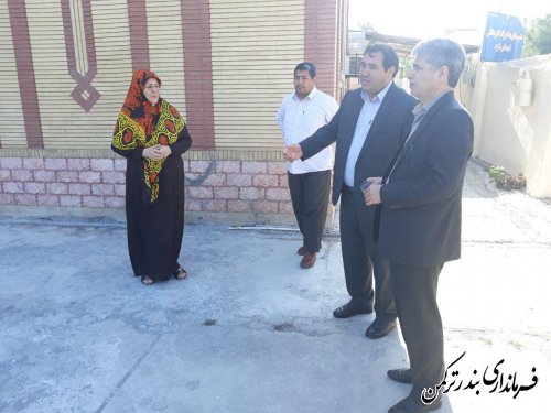 بازدید فرماندار ترکمن از تولیدی پوشاک مدارس هنرستان شهید غزه