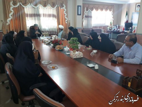 دیدار بانوان طرح هسته های فرهنگی جوان با فرماندار شهرستان ترکمن