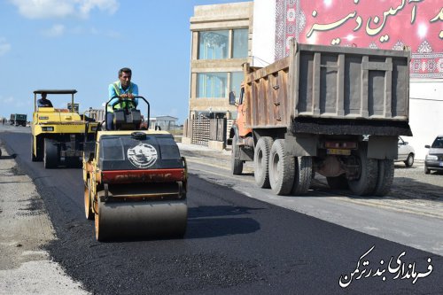 بازدید فرماندار ترکمن از پروژه روکش آسفالت مسیر اسکله