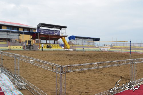  بازدید فرماندار شهرستان ترکمن از روند آماده سازی زمین والیبال ساحلی