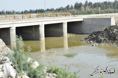 بازدید فرماندار ترکمن از آغاز عملیات اجرایی لایروبی رودخانه قره سو در محدوده نیاز آباد