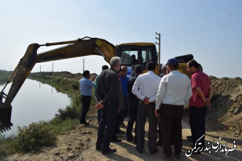 بازدید فرماندار ترکمن از آغاز عملیات اجرایی لایروبی رودخانه قره سو در محدوده نیاز آباد