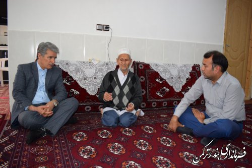 دیدار فرماندار ترکمن با دو تن از روشندلان شهرستان
